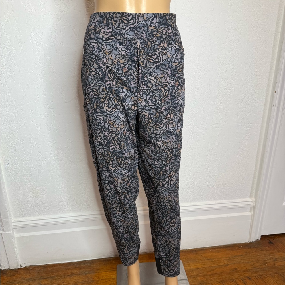 ATHLETA Trekkie North High Rise Jogger Pants Size 14 Kinetic Abstract Print
